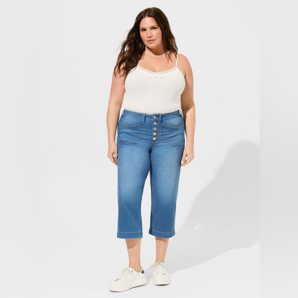 Torrid Cropped Wide Leg Lightweight Vintage Stretch High Rise Jeans